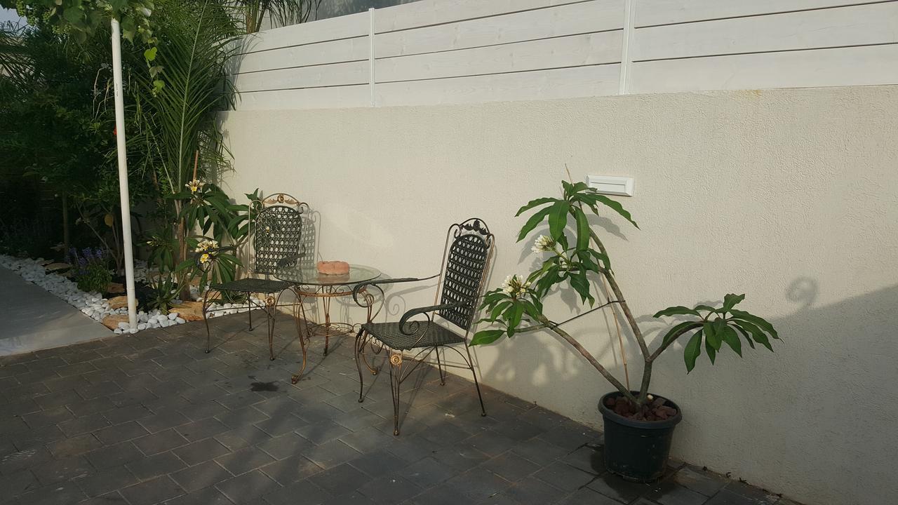 Regina'S Place Or Akiva Экстерьер фото